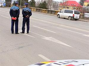 Bătrână, tâlhărită în plină stradă 