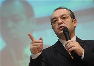 Emil Boc, între cei mai mediatizaţi candidaţi în on-line de la începutul campaniei electorale VIDEO
