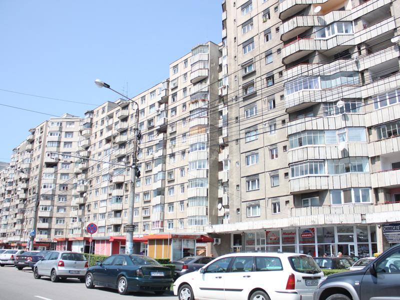 Scade preţul apartamentelor, cu 1,4% într-o lună, scăderea se dublează la garsoniere. Vezi raportul imobiliare.ro