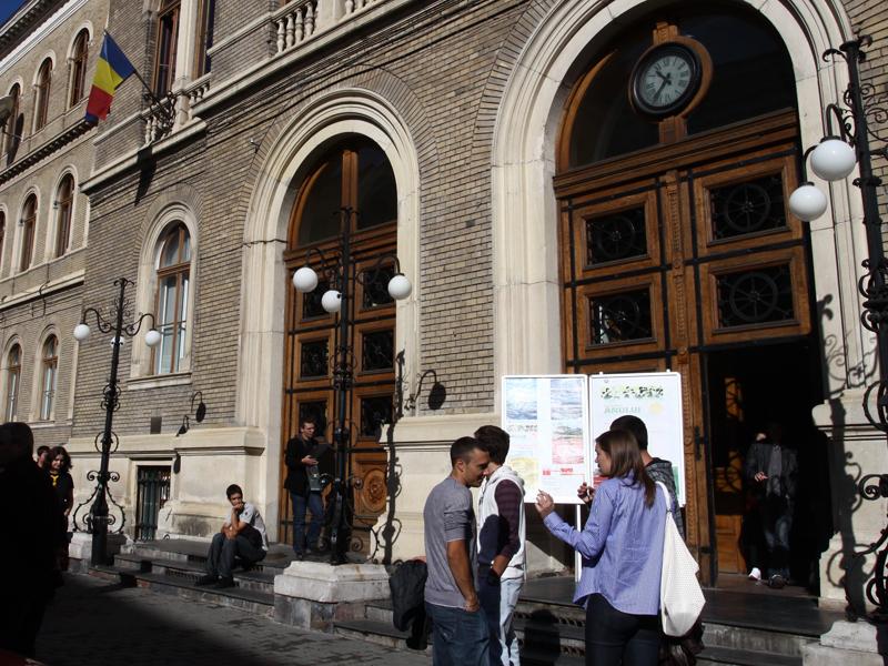 Gură de aer pentru universităţile clujene: Ministerul Educaţiei deblochează 2.400 de posturi