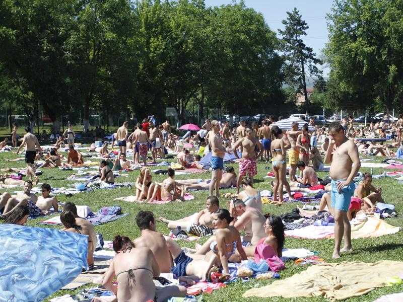 Clujenii s-au îmbulzit la ştranduri GALERIE FOTO