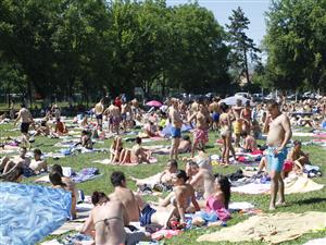 Clujenii s-au îmbulzit la ştranduri GALERIE FOTO