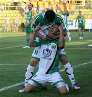Paulinho a semnat cu 