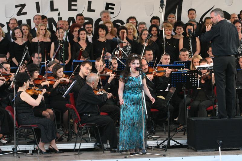 Peste 170 de muzicieni, astăzi pe scena Filarmonicii