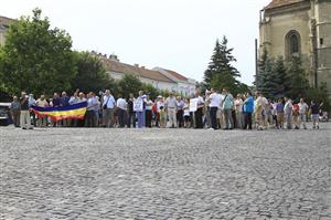 Conflicte între manifestanţii anti-USL şi cei anti-Băsescu, la Cluj-Napoca
