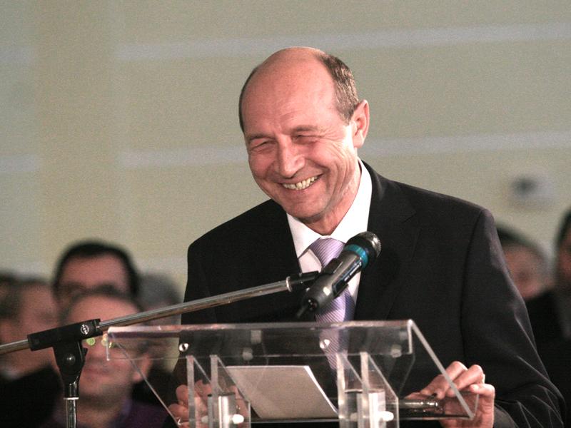 De câţi români e nevoie pentru a schimba un preşedinte