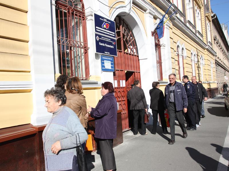Firmele mici vor fi obligate să aplice TVA la încasare; cele mari nu deduc taxa înainte de plată