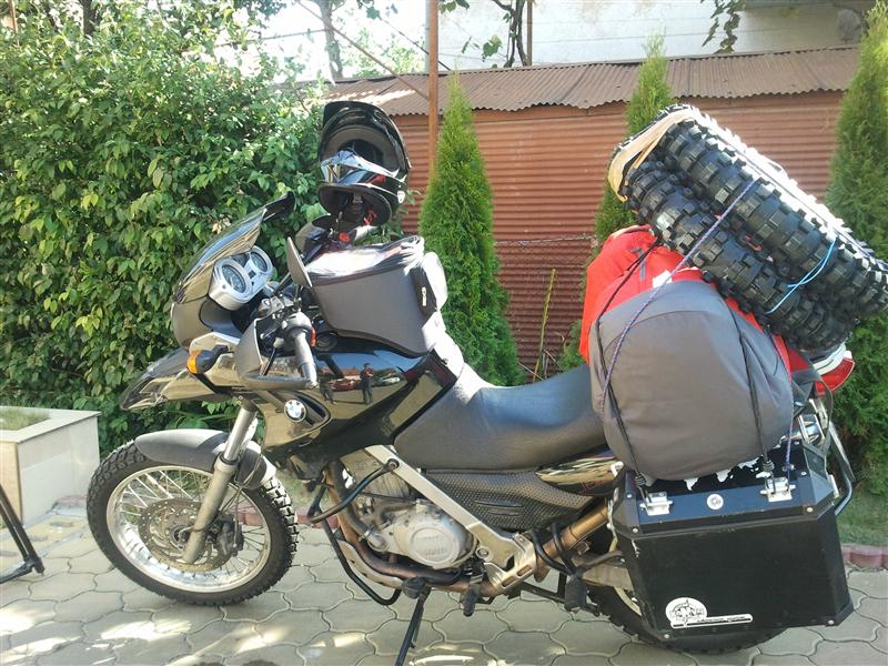 A cutreierat Europa cu autostopul şi România cu bicicleta, marţi porneşte în turul Africii pe motocicletă