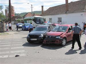 S-au rugat la mănăstire, dar au făcut accident în Gherla FOTO/VIDEO