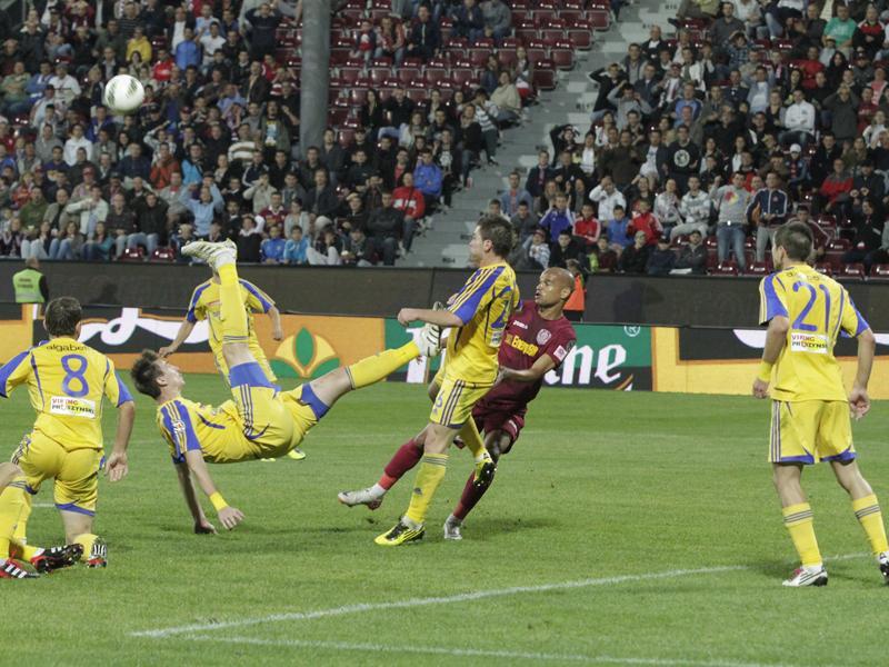 Cine arbitrează meciul Sporting Braga - CFR Cluj din Champions League