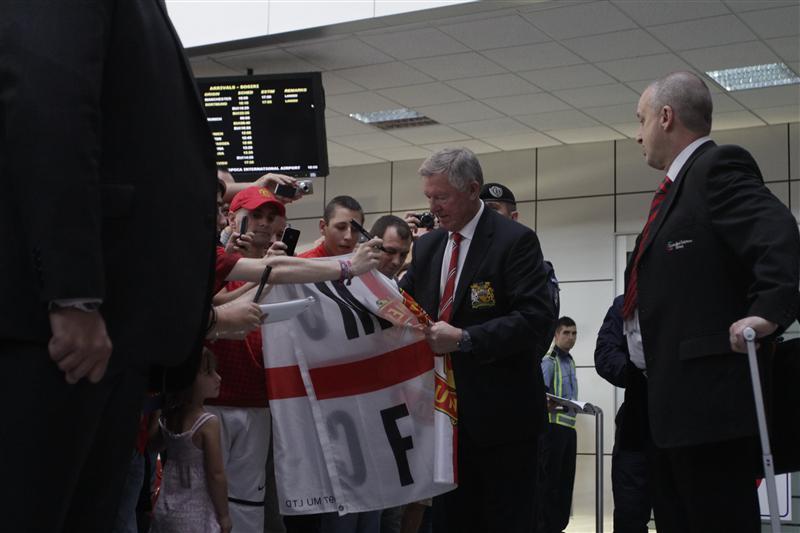MAN.U. LA CLUJ. Fanii lui Manchester United, darnici la bacşiş