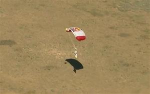 Record mondial: Baumgartner a depăşit bariera sunetului în cădere liberă, 9 milioane de oameni l-au urmărit în direct pe YouTube VIDEO