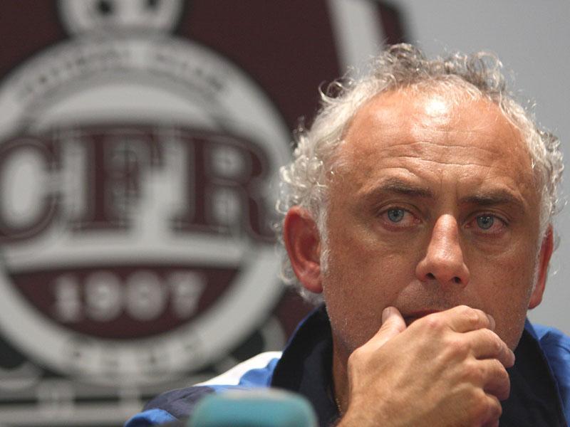 Fostul antrenor al CFR Cluj iscă scandal în Italia. Le-a arătat degetul mijlociu fanilor adverşi