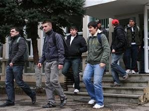Poliţia Locală din Cluj, depăşită de fenomenul elevilor în baruri