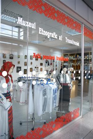 Spaţiu expoziţional cu vânzare al Muzeului Etnografic, în incinta Aeroportului Cluj-Napoca