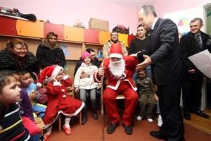 Politicenii au spus „Crăciun fericit” pe Facebook. VEZI cum au petrecut  