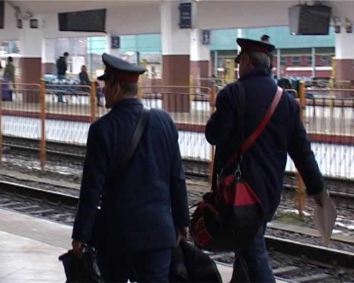 Trenuri blocate în gări, întârzieri de sute de minute şi călători nemulţumiţi. Cum a arătat greva angajaţilor la CFR VIDEO