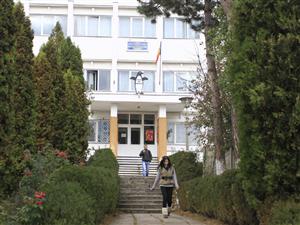 Şcolile cu rezultate slabe la “Bac” scapă de sancţiuni 