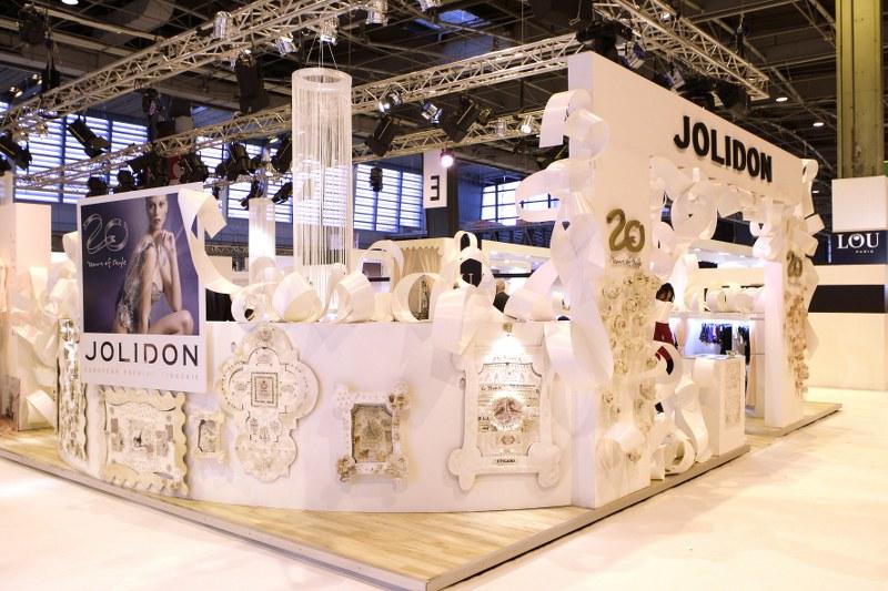 Jolidon a încins spiritele cu un stand 