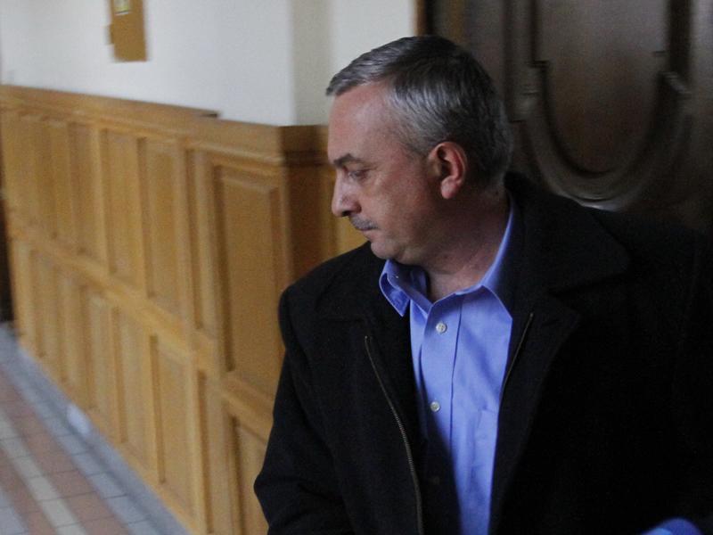 Ofiţerul Curt îşi făcea concediile pe cheltuiala denunţătorului său. Vezi interceptările din dosar VIDEO