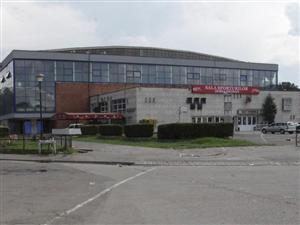 Un bărbat înarmat cu un cuţit a încercat să intre le meciul 