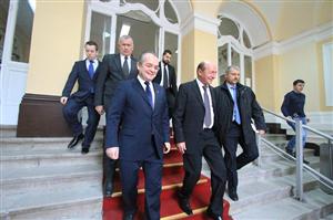 Băsescu, la Cluj: Eu mă rog la Dumnezeu ca premierul să cheltuiască banii pe care eu i-am adus VIDEO