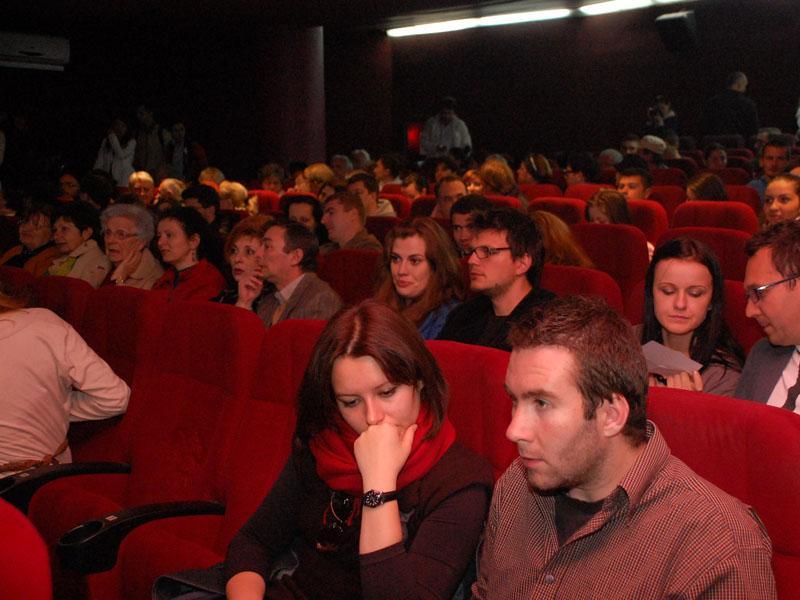 Documentar dedicat femeii şi primul film interactiv din lume, la Cinema Victoria