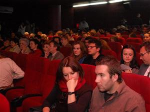 Documentar dedicat femeii şi primul film interactiv din lume, la Cinema Victoria