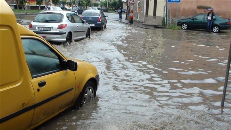 Avertizare Cod galben de inundaţii privind râuri din judeţul Cluj, de duminică dimineaţă