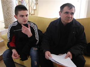 Schilodit la faţă de o sticlă, îşi caută dreptatea de trei ani