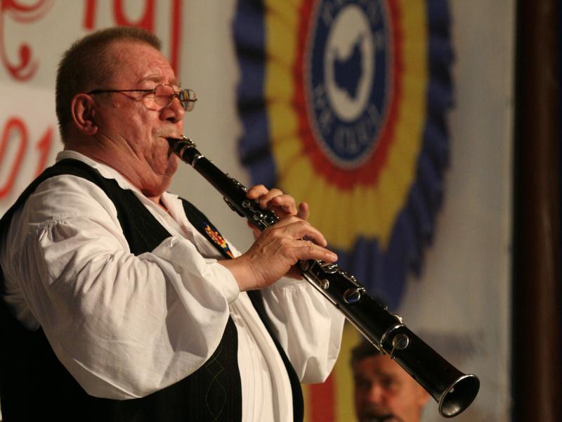Cadou de la Consiliul Local pentru taragotistul Dumitru Fărcaş: sala de spectacole a CCS îi va purta numele iar CL plăteşte 10.000 lei pentru ziua sa de naştere