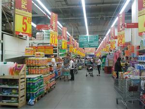Pustiu în hipermarket-urile din Cluj înainte de Paşte VIDEO