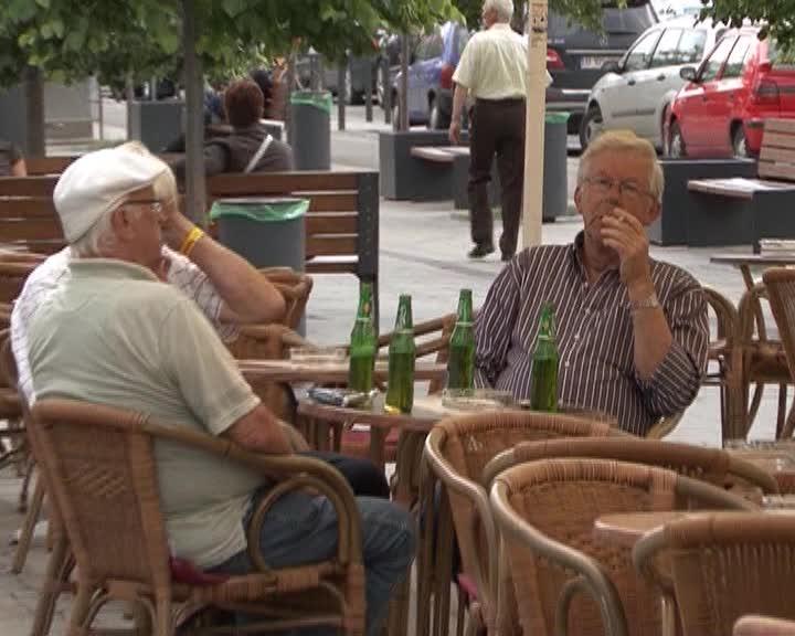 70% dintre ardeleni beau bere ca să-şi însănătoşească rinichii. Ce spun urologii VIDEO