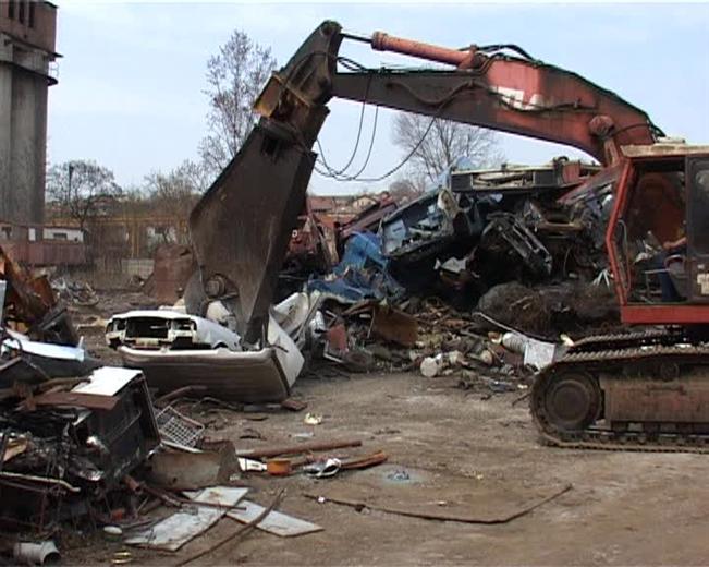 Rabla 2013: Cozi în faţa Remat la Cluj, unii oameni reclamă că le-au fost furate piese din maşini VIDEO