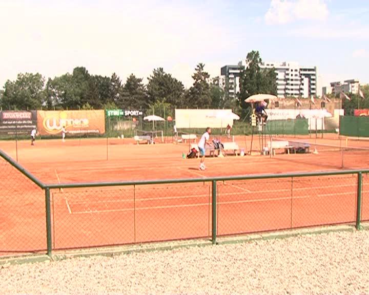 Peste 30 de tenismeni participă la un turneu futures la Cluj VIDEO