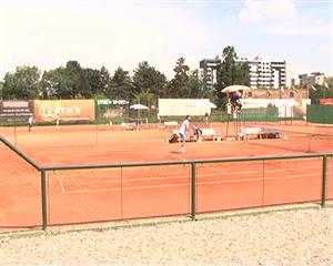 Peste 30 de tenismeni participă la un turneu futures la Cluj VIDEO