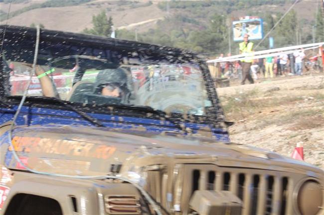 Maşină răsturnată la un concurs off-road în Finişel. Pilotul a fost transportat la Urgenţă