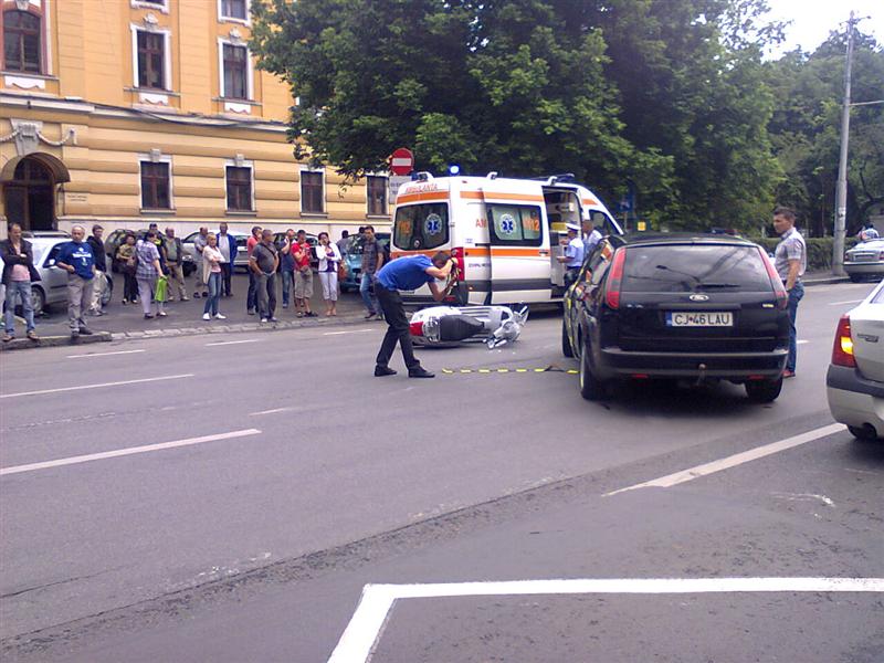 Accident în zona Teatrului Naţional FOTO