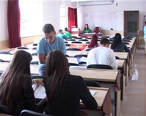 De ce vin elevii de la sute de kilometri ca să ajungă studenţi la Cluj VIDEO