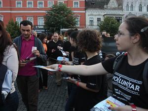 Voluntariatul, portiţă pentru infractori