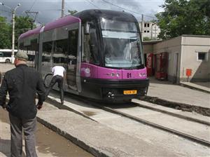 Circulaţia tramvaielor pe traseul Piaţa Gării – Bulevardul Muncii, reluată oficial de azi