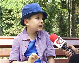 Copiii învaţă tehnologia înainte să scrie şi să citească. Ce spun psihologii VIDEO