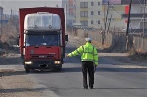 Peste 450 de amenzi acordate de poliţiştii rutieri clujeni în două zile; peste 200 sunt pentru depăşirea vitezei legale