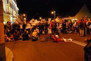 Trafic blocat în faţa Primăriei Cluj-Napoca, pe Moţilor, de protestatari