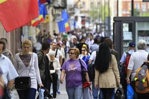 Tişe vrea lege: etnicii români minoritari în ţările din vecinătate pot obţine cetăţenia română în câteva luni