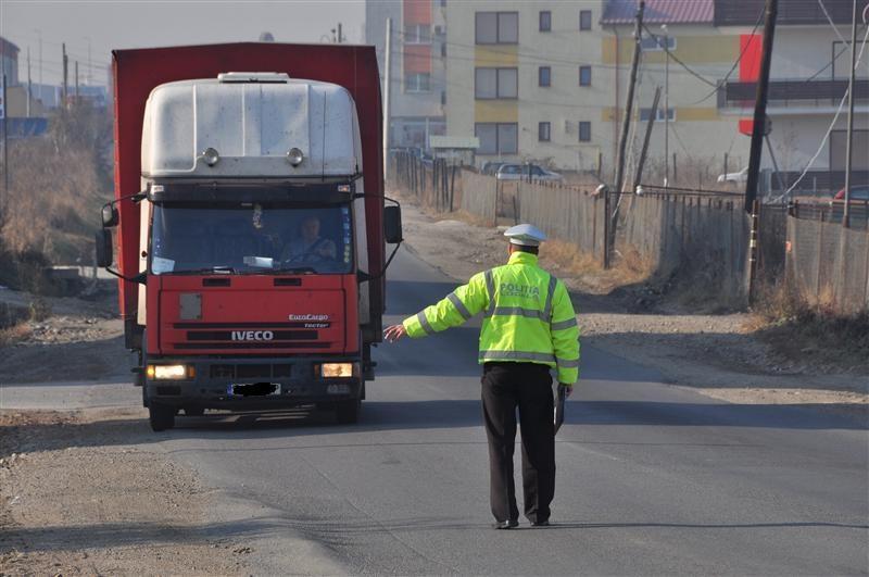 Peste 500 de amenzi date de poliţişti în două zile
