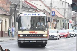 Floreştenii au protestat pentru condiţii mai bune de transport. Primarul a ieşit să-i împace