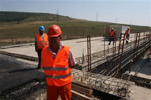 Primii paşi pentru continuarea lucrărilor la autostradă