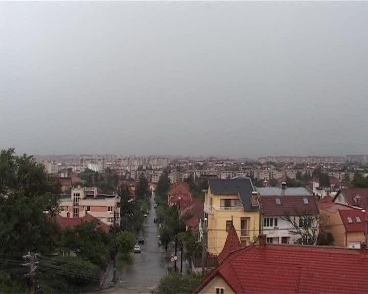 Vremea se răceşte accentuat sâmbătă, ploi şi intensificări ale vântului în aproape toată ţara