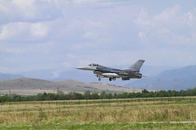 Exerciţiu aerian cu avioane F-16 la Câmpia Turzii. 